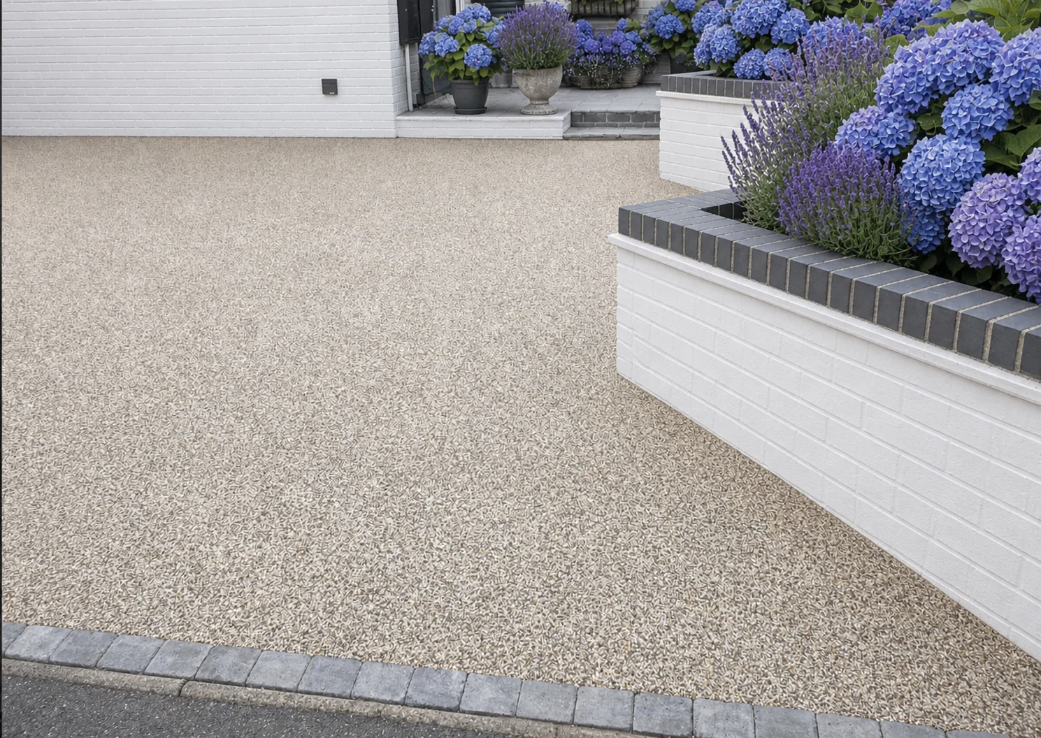 Resin bound driveway installed in Daltex Arizona finish