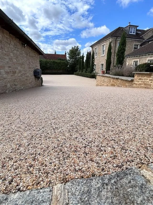 Resin bound driveway installed in Daltex Dune finish