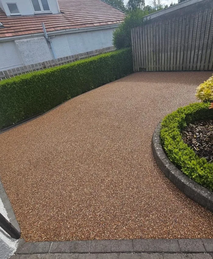 Resin bound driveway installed in Daltex Rose Garden finish