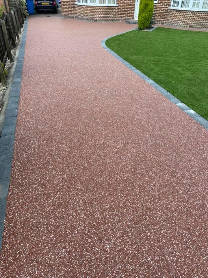 Resin bound driveway installed in Daltex Santorini finish