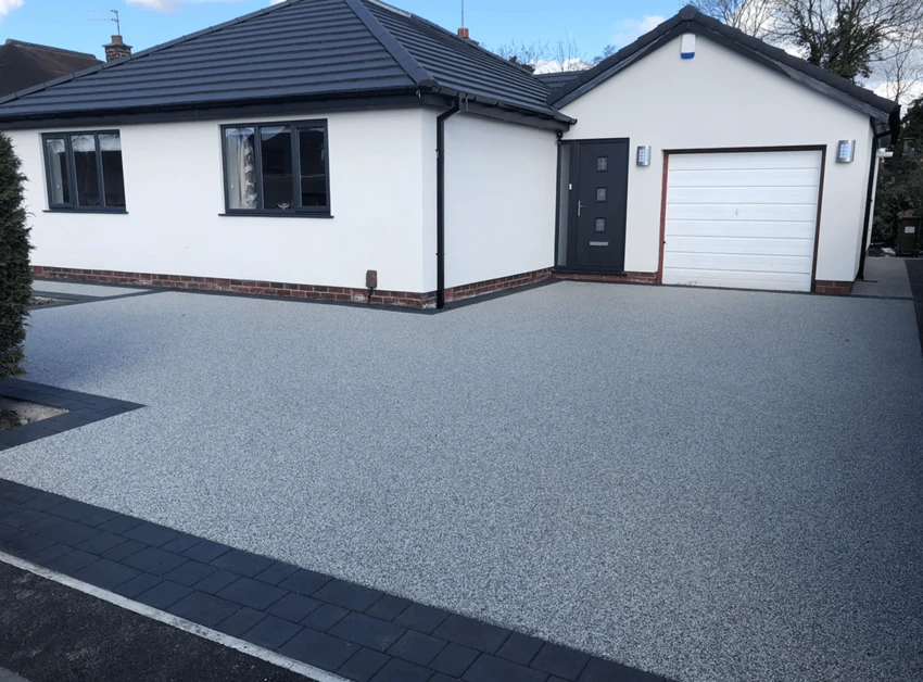 Resin bound driveway installed in Daltex Titan Silver finish